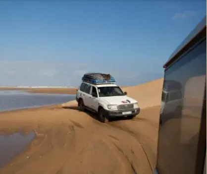 le 4×4 sur la piste, cap au sud